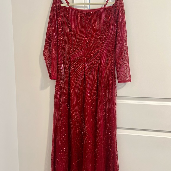 Gorgeous Adrianna Papell designer gown cranberry color beaded size 12 - Picture 3 of 7